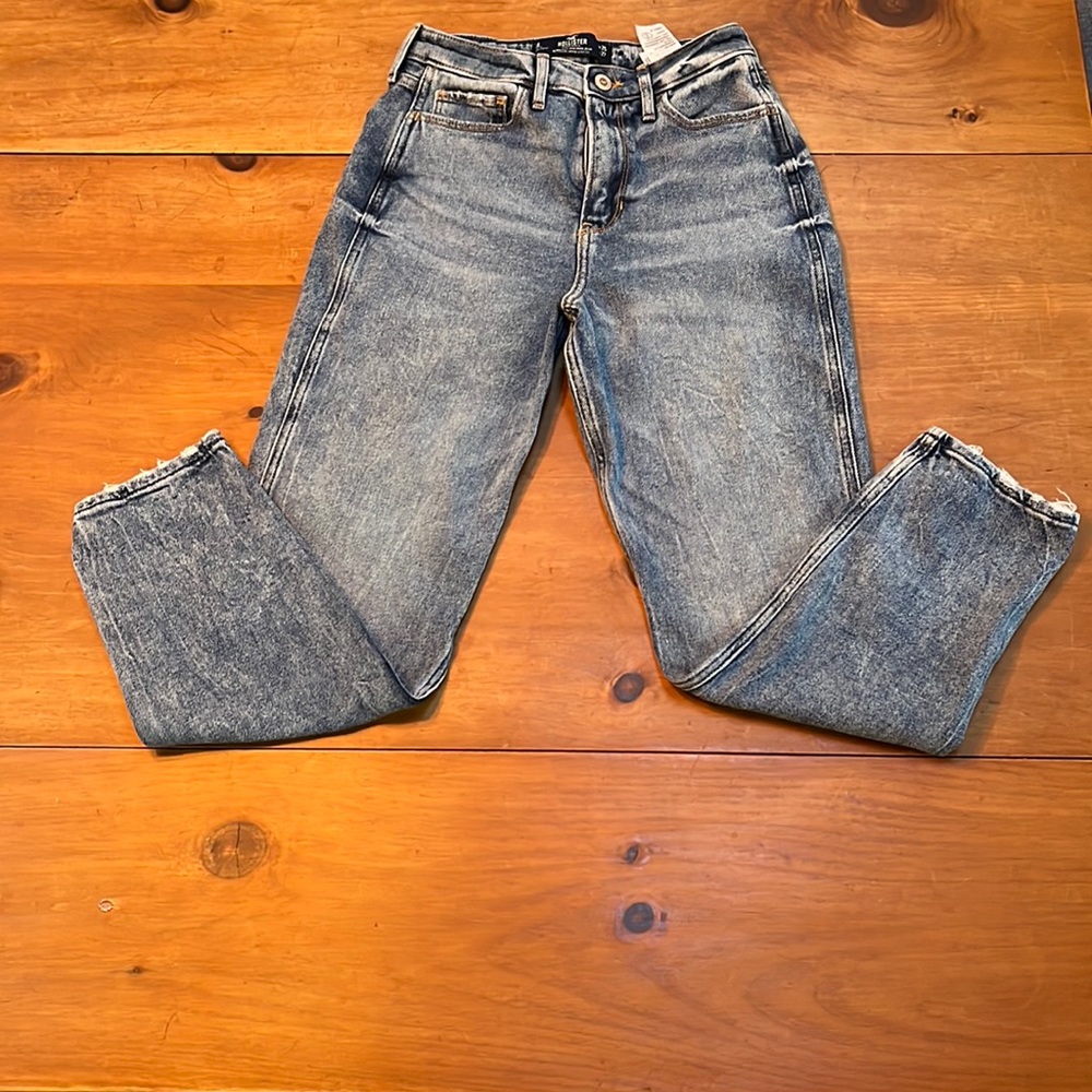 Hollister Ultra High Rise Mom Jeans